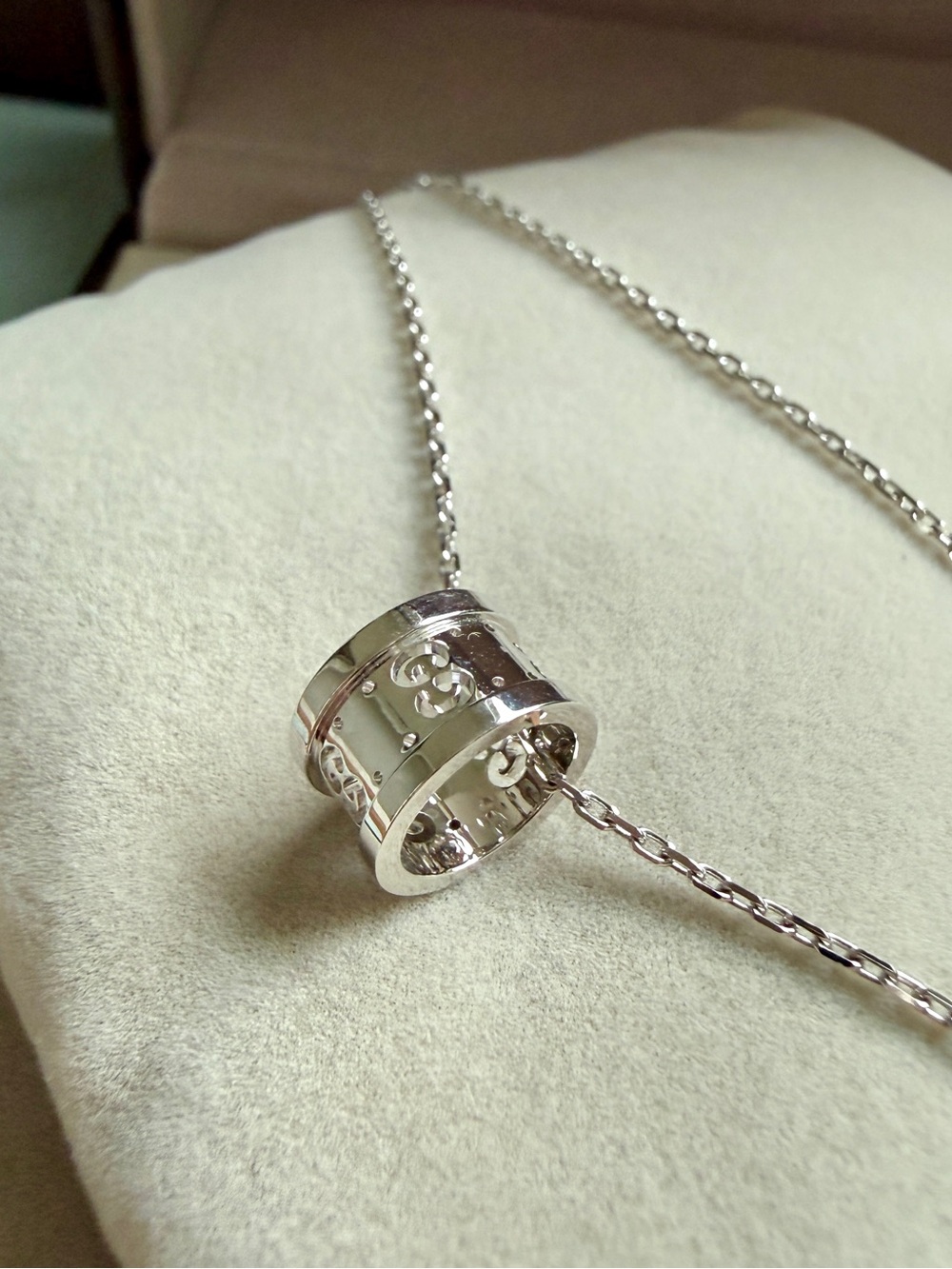 Gucci Icon Silver Pendant Necklace - Picture 5 of 9